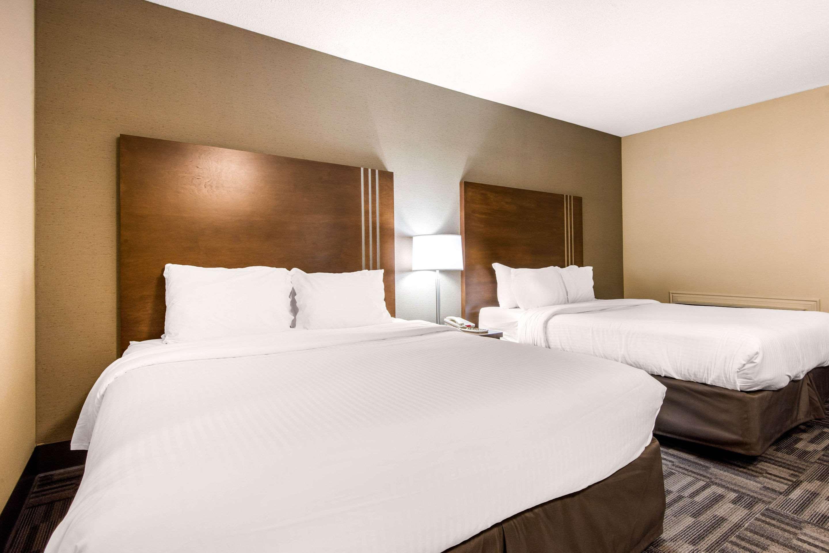 Quality Inn & Conference Centre Orillia Exterior photo