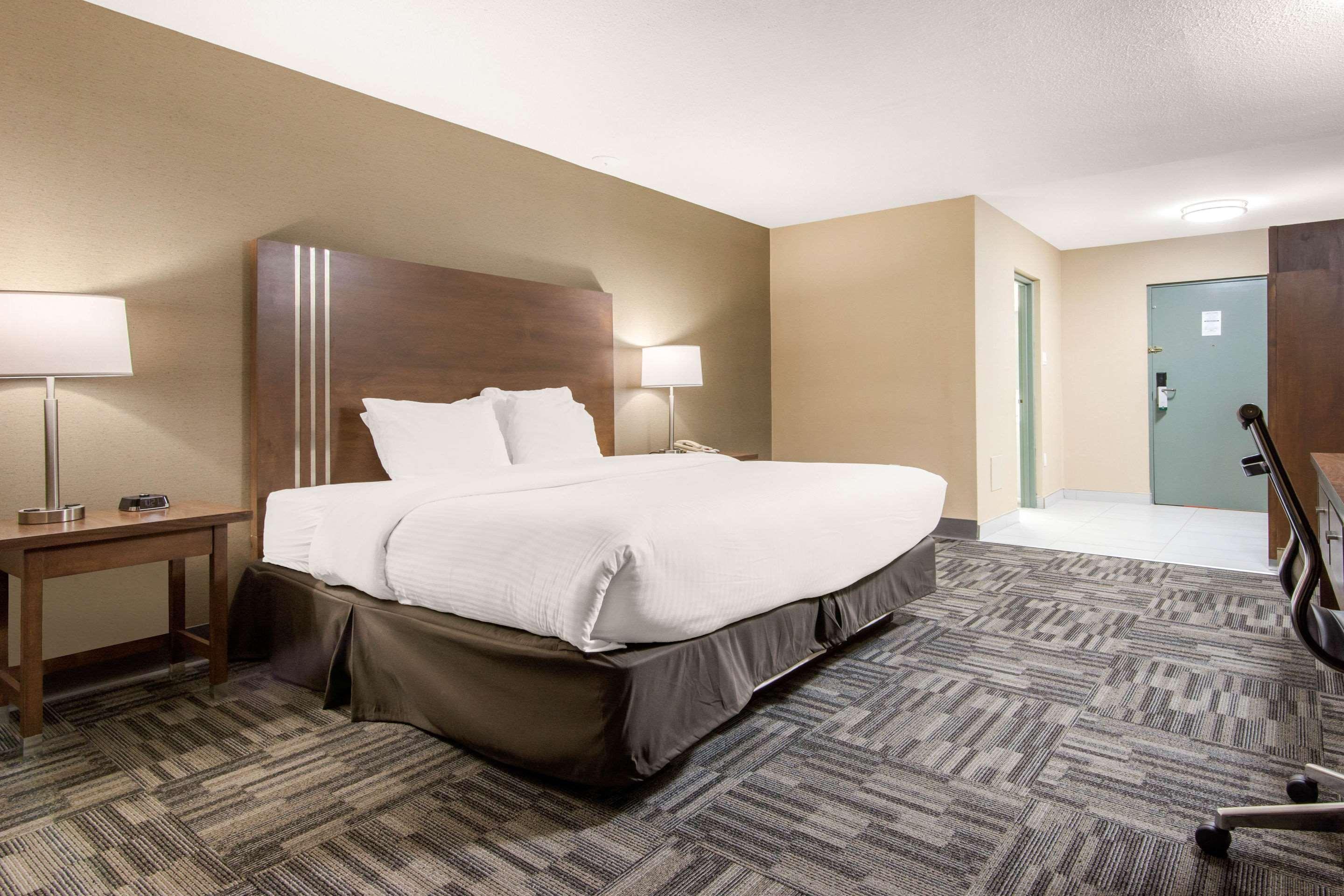Quality Inn & Conference Centre Orillia Exterior photo