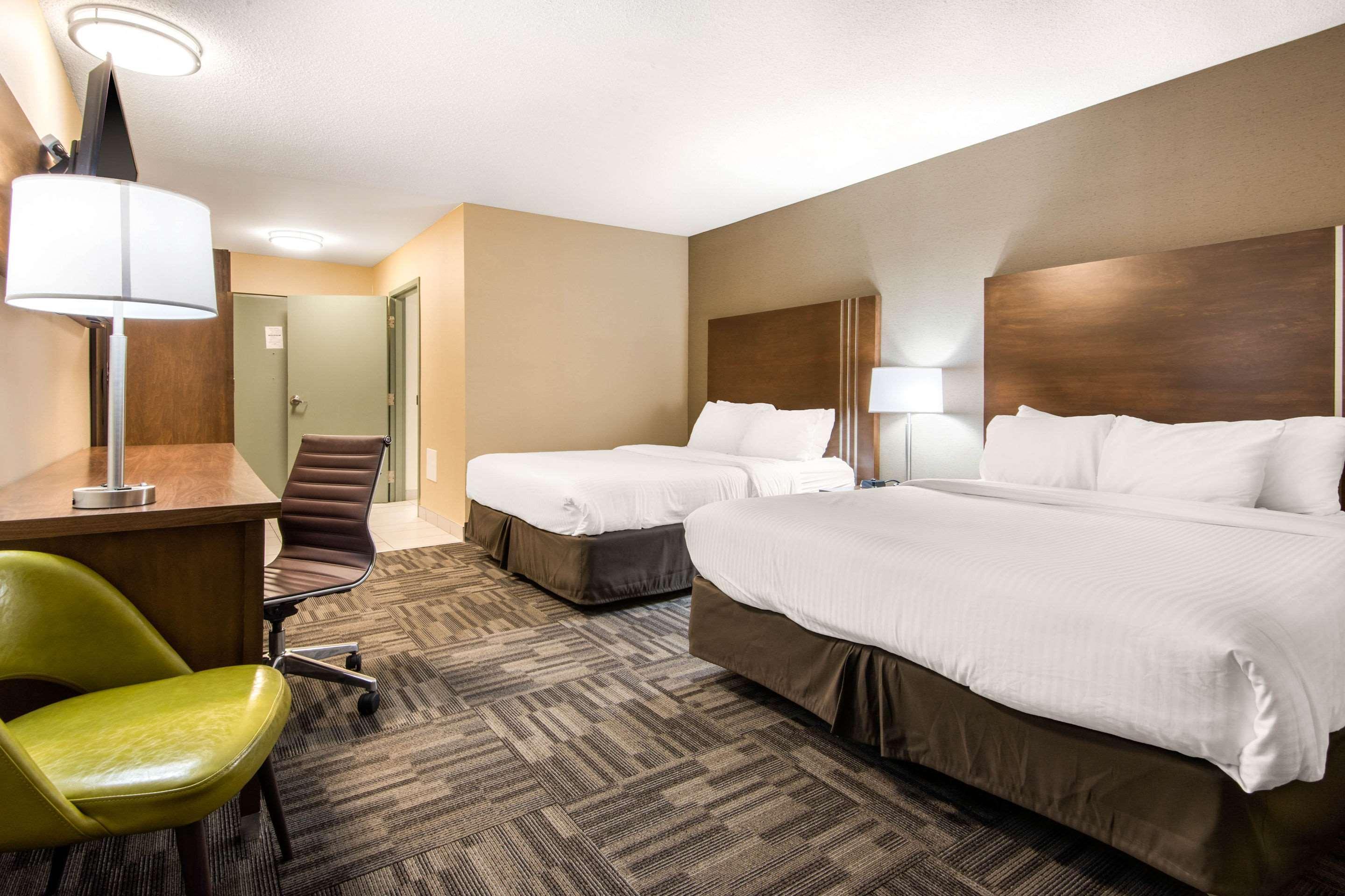 Quality Inn & Conference Centre Orillia Exterior photo