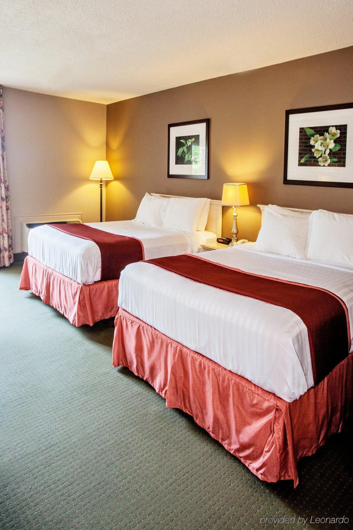 Quality Inn & Conference Centre Orillia Exterior photo