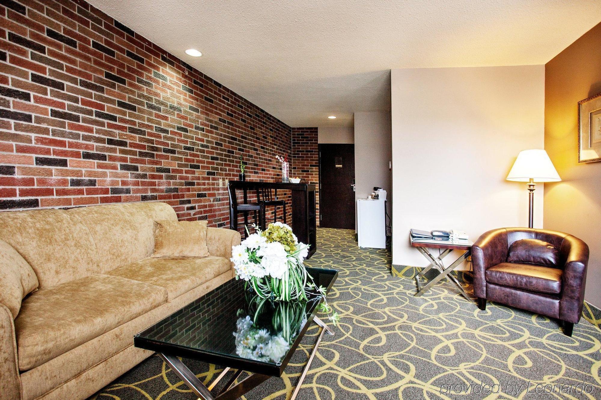 Quality Inn & Conference Centre Orillia Exterior photo