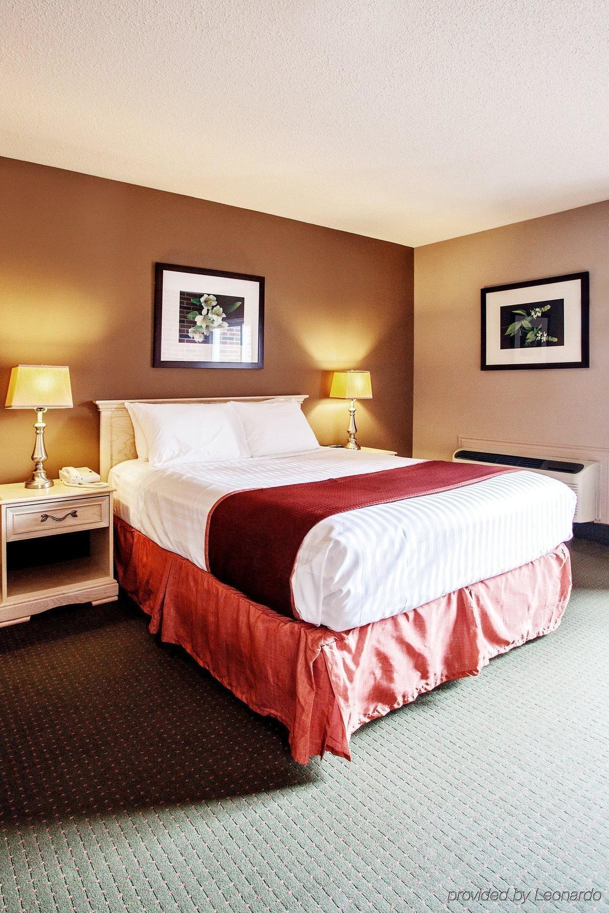 Quality Inn & Conference Centre Orillia Exterior photo