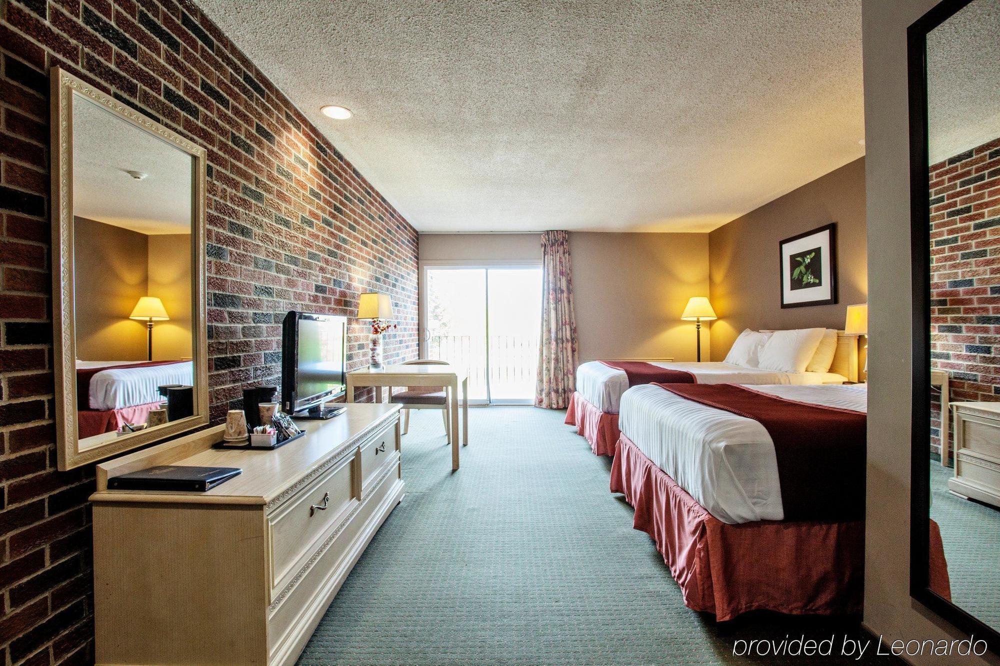 Quality Inn & Conference Centre Orillia Exterior photo